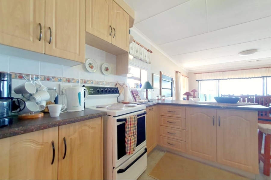 4 Bedroom Property for Sale in Boggomsbaai Western Cape